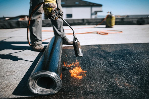 Travaux d'étanchéité de toitures-terrasses et zinguerie